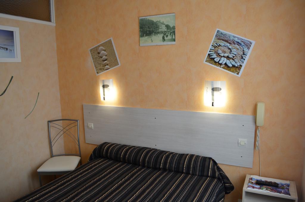 פוראס Hotel De L'Arrivee מראה חיצוני תמונה