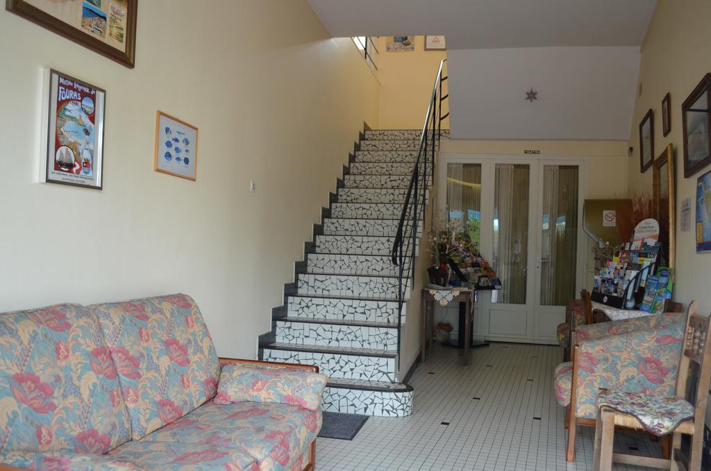 פוראס Hotel De L'Arrivee מראה חיצוני תמונה