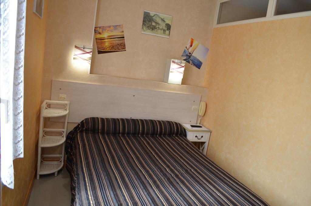 פוראס Hotel De L'Arrivee חדר תמונה